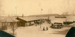�r 1900 l� en hyggelig havnepavillon,
hvor universadvokater i dag har til huse.